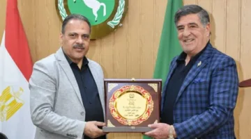 “الجبهة الوطنية” تمنح محافظ الشرقية درع الحزب تقديرًا لجهوده في تعزيز التنمية المحلية