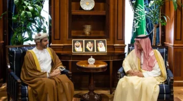 الجبير يلتقي سفير عمان
