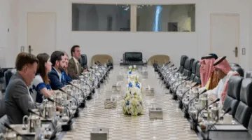 الجبير يناقش التعاون الثنائي مع وفد من الولايات المتحدة