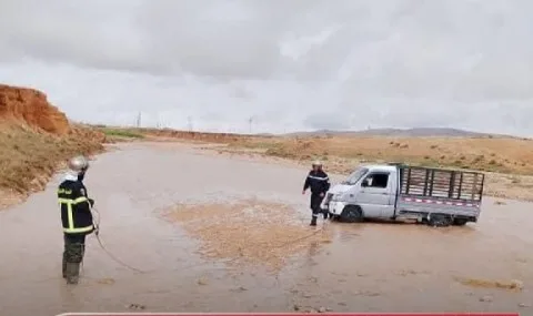 الجزائر: وفاة 4 أفراد وإصابة العشرات بسبب الظروف الجوية المتقلبة الجزائر: وفاة 4 أفراد وإصابة العشرات بسبب الظروف الجوية المتقلبة