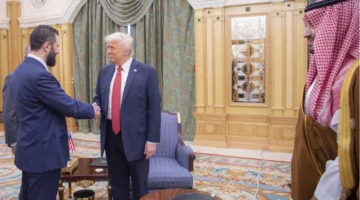 الجهاز الغامض على طاولة ترامب يثير الفضول خلال لقاء غير متوقع مع الرئيس السوري