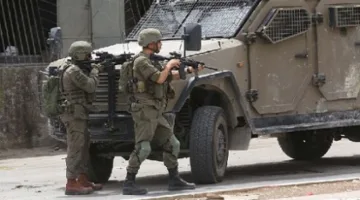 الجيش الإسرائيلي يطلق النار على فلسطينيين اثنين ويمتنع عن اعتقال ثالث خلال عملية اقتحام لبلدة سعير في محافظة الخليل بالضفة الغربية المحتلة.