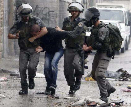 الجيش الإسرائيلي يعتقل 13 فلسطينيًا ويقوم بعمليات اقتحام وهدم منازل في الضفة الغربية. الجيش الإسرائيلي يعتقل 13 فلسطينيًا ويقوم بعمليات اقتحام وهدم منازل في الضفة الغربية.