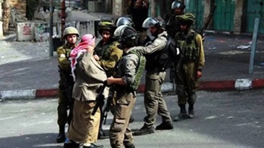 الجيش الإسرائيلي يعتقل ما لا يقل عن 20 فلسطينياً في الضفة الغربية الجيش الإسرائيلي يعتقل ما لا يقل عن 20 فلسطينياً في الضفة الغربية