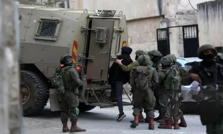 الجيش الإسرائيلي يعتقل ما لا يقل عن 20 فلسطينيًا من الضفة الغربية. الجيش الإسرائيلي يعتقل ما لا يقل عن 20 فلسطينيًا من الضفة الغربية.