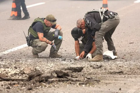 الجيش الإسرائيلي يعلن إسقاط صاروخ آخر انطلق من اليمن نحو المناطق المحتلة.. وغارات قوية تستهدف جنوب لبنان الجيش الإسرائيلي يعلن إسقاط صاروخ آخر انطلق من اليمن نحو المناطق المحتلة.. وغارات قوية تستهدف جنوب لبنان