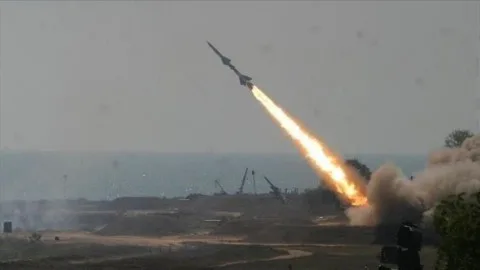 الجيش الإسرائيلي يعلن عن تص intercepting missile fired from Yemen. الجيش الإسرائيلي يعلن عن تص intercepting missile fired from Yemen.