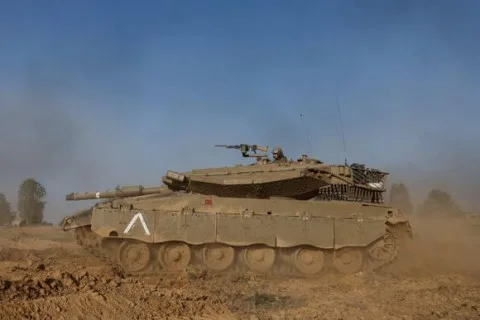 الجيش الإسرائيلي يكشف عن جروح خطيرة تصيب قائد دبابة في شمال غزة الجيش الإسرائيلي يكشف عن جروح خطيرة تصيب قائد دبابة في شمال غزة