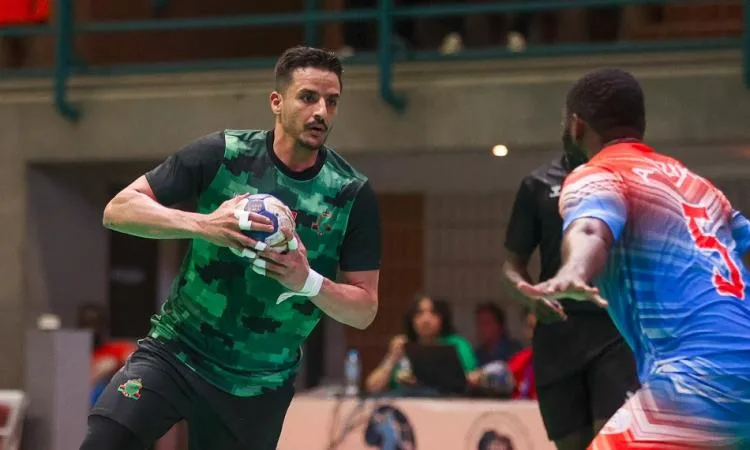 الجيش الملكي المغربي يتغلب على فريق فانز الكاميروني في بطولة كأس الكؤوس الإفريقية لكرة اليد. الجيش الملكي المغربي يتغلب على فريق فانز الكاميروني في بطولة كأس الكؤوس الإفريقية لكرة اليد.