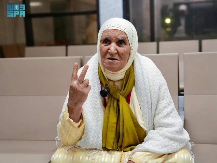 الحاجة منيرة: جدي أتمّ مناسك الحج سيرًا على الأقدام لمدة عامين، بينما أستغرق ست ساعات فقط للوصول إلى مكة لأداء الحج الحاجة منيرة: جدي أتمّ مناسك الحج سيرًا على الأقدام لمدة عامين، بينما أستغرق ست ساعات فقط للوصول إلى مكة لأداء الحج