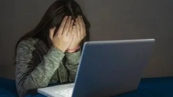 الحبس 4 سنوات وغرامة 200 ألف جنيه عقوبة التحرش الإلكتروني طبقا للقانون