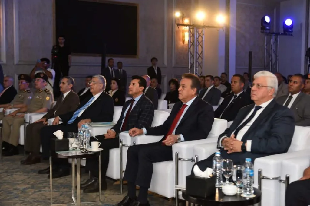 الحكومة تكشف عن بدء أكبر مشروع لجينوم في الشرق الأوسط باستثمارات تبلغ 2 مليار جنيه الحكومة تكشف عن بدء أكبر مشروع لجينوم في الشرق الأوسط باستثمارات تبلغ 2 مليار جنيه