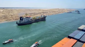 الحكومة تنفي فرض رسوم مرور السفن في قناة السويس بالجنيه المصري
