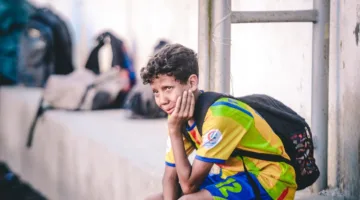 الحلم البسيط.. دموع لاعب تدفع نادي “دلفي” لإعادة تقييم اختباراته
