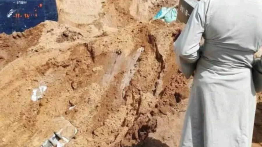 الحماية المدنية تبذل جهوداً لاستخراج شخص سقط في بئر بالظهير الصحراوي بالمنيا