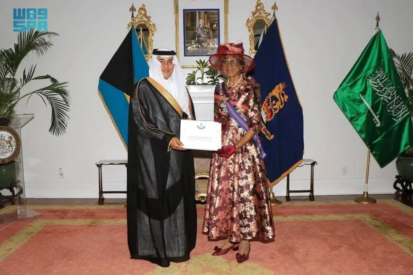 الحمودي يسلم أوراق اعتماده كسفير غير مقيم لجزر البهاما الحمودي يسلم أوراق اعتماده كسفير غير مقيم لجزر البهاما