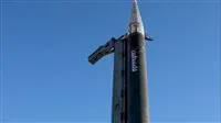 الحوثيون يعلنون عن توجيه ضربة صاروخية تضرب مطار بن جوريون باستخدام صاروخ باليستي فائق السرعة.