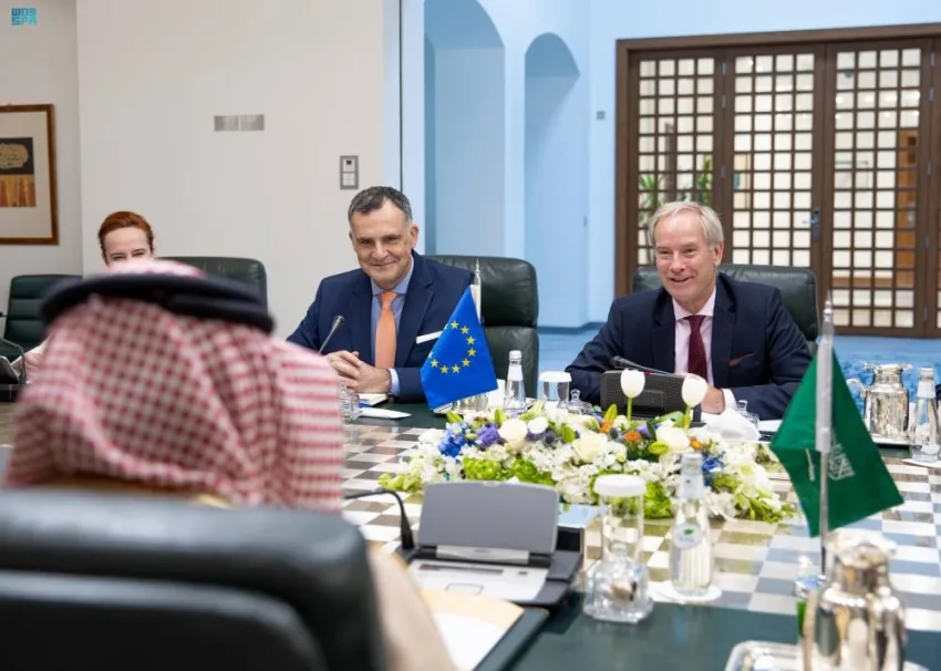الخريجي يناقش التطورات السياسية مع وفد من الاتحاد الأوروبي الخريجي يناقش التطورات السياسية مع وفد من الاتحاد الأوروبي