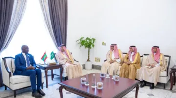 الخريجي يناقش مع وزير خارجية موريتانيا التطورات الإقليمية والدولية