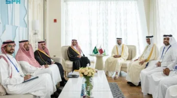 الخريف يستعرض سبل تعزيز التعاون والتكامل الصناعي مع وزير التجارة والصناعة في قطر