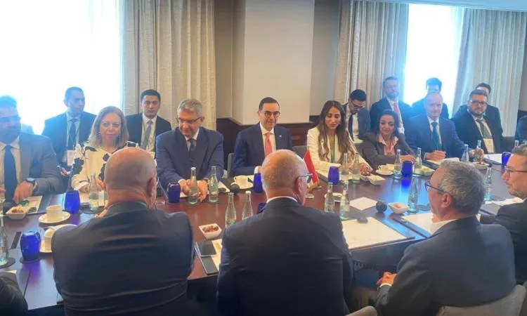 الخطيب يستعرض مع رؤساء غرف التجارة العربية في ألمانيا فرص الاستثمار في مصر الخطيب يستعرض مع رؤساء غرف التجارة العربية في ألمانيا فرص الاستثمار في مصر