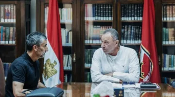 الخطيب يلتقي بالطاقم الفني الجديد لفريق كرة القدم بالأهلي