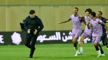 الخلود يتغلب على الفيحاء بهدفين ويؤمن مكانه في دوري روشن.