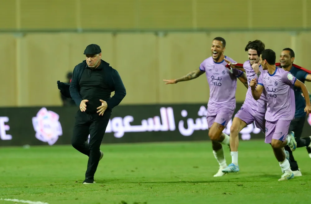 الخلود يتغلب على الفيحاء بهدفين ويؤمن مكانه في دوري روشن. الخلود يتغلب على الفيحاء بهدفين ويؤمن مكانه في دوري روشن.