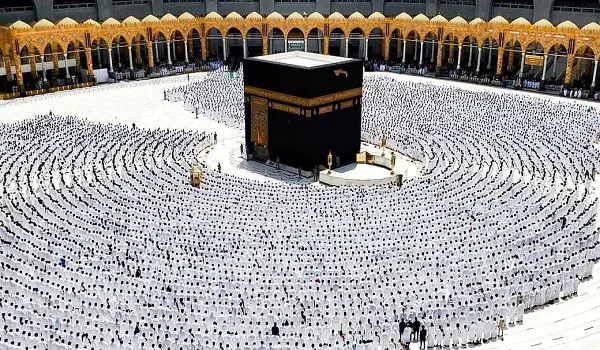 الداخلية: تأشيرات الزيارة، عدا “تأشيرة الحج”، لا تسمح لحاملها بأداء مناسك الحج. الداخلية: تأشيرات الزيارة، عدا “تأشيرة الحج”، لا تسمح لحاملها بأداء مناسك الحج.