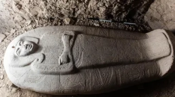 الداخلية تعثر على تابوت أثري مع شخصين في سوهاج