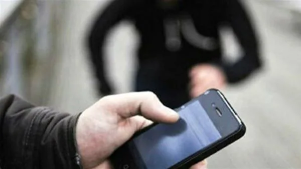 الداخلية تكشف ملابسات سرقة هاتف محمول من داخل محل بالإسكندرية