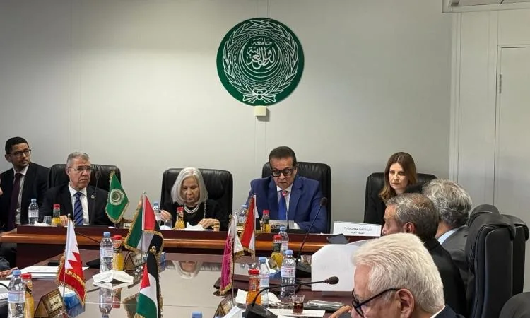 الدكتور خالد عبد الغفار يتولى رئاسة المكتب التنفيذي لمجلس وزراء الصحة العرب بالإجماع الدكتور خالد عبد الغفار يتولى رئاسة المكتب التنفيذي لمجلس وزراء الصحة العرب بالإجماع