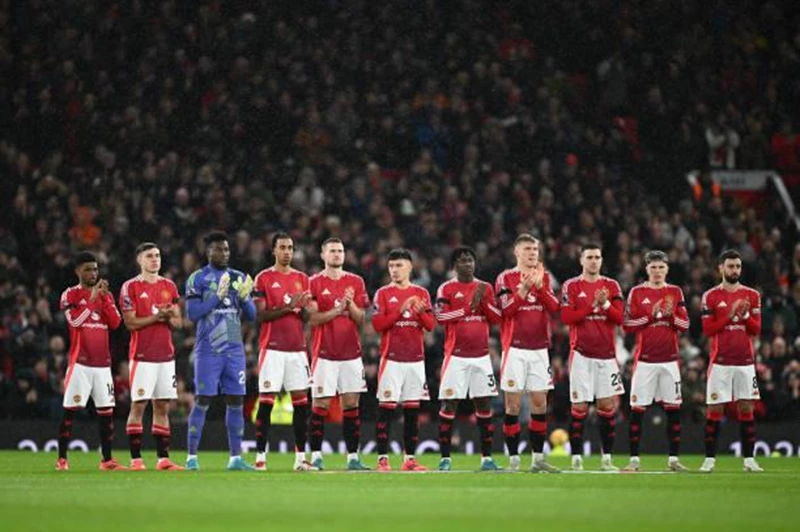 الدوري الإنجليزي: 3 لاعبين يتغيبون عن تدريبات مانشستر يونايتد قبل مواجهة تشيلسي الدوري الإنجليزي: 3 لاعبين يتغيبون عن تدريبات مانشستر يونايتد قبل مواجهة تشيلسي
