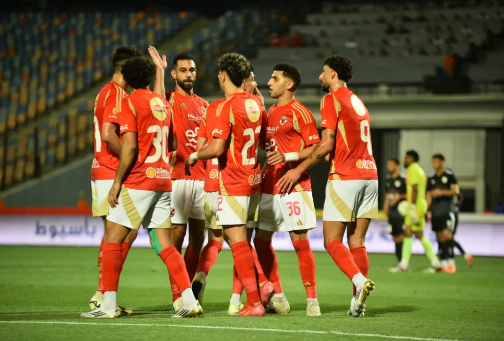 الدوري يقترب من الجزيرة.. الأهلي يحقق فوزًا (2-0) على فاركو وبيراميدز يتقدم في الشوط الأول الدوري يقترب من الجزيرة.. الأهلي يحقق فوزًا (2-0) على فاركو وبيراميدز يتقدم في الشوط الأول