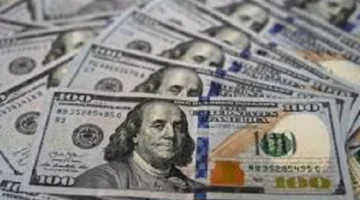 الدولار الأمريكي يشهد تقلبات في ظل توقعات بتوجه واشنطن نحو سياسة لإضعاف العملة
