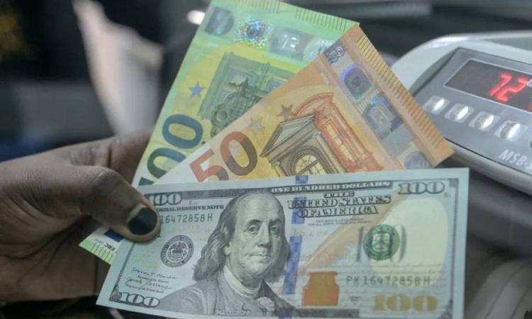 الدولار يرتفع وسط مؤشرات تهدئة الحرب التجارية بين واشنطن وبكين
