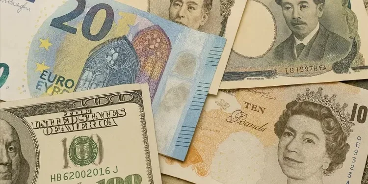 الدولار يستمر في التراجع.. ارتفاع أسعار الذهب والحديد مجددًا في السوق المصرية