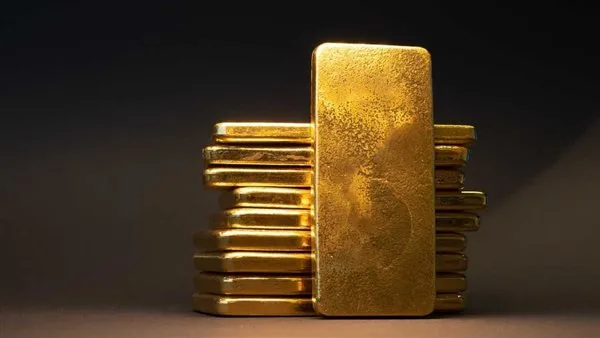 الذهب يتأرجح بسبب عناد "الفيدرالي" وترامب.. الأونصة اليوم بـ3355 دولارا