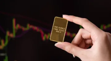 الذهب يتراجع بأكثر من 3% في أسوأ أسبوع له منذ نصف عام