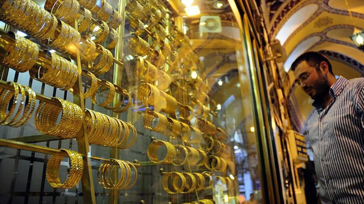 الذهب يخيب آمال المستثمرين بعد أسابيع من الأداء الجيد.. والبورصة تحتفل بالارتفاعات. الذهب يخيب آمال المستثمرين بعد أسابيع من الأداء الجيد.. والبورصة تحتفل بالارتفاعات.