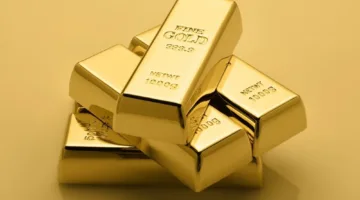 الذهب ينخفض لأدنى مستوى له منذ أكثر من شهر مع ارتفاع الآمال بشأن التجارة