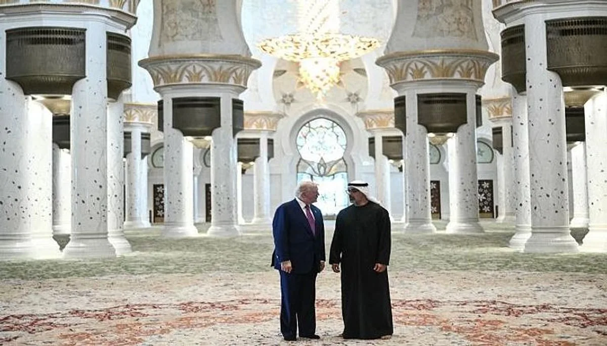 الرئيس الأمريكي يتفقد مسجد الشيخ زايد العظيم الرئيس الأمريكي يتفقد مسجد الشيخ زايد العظيم