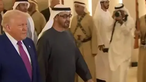 الرئيس الأمريكي يصل إلى أبوظبي في ختام زيارته للخليج الرئيس الأمريكي يصل إلى أبوظبي في ختام زيارته للخليج