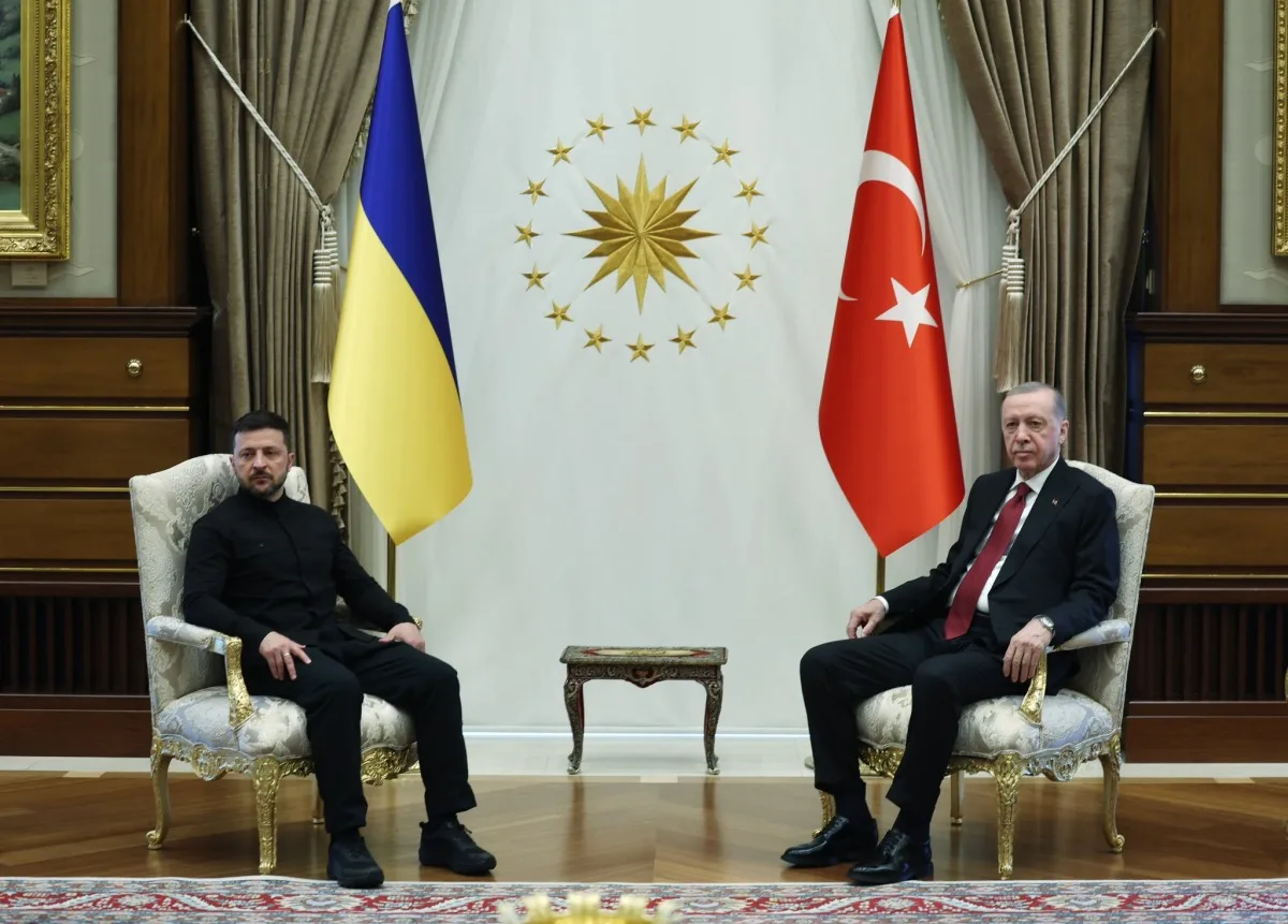 الرئيس التركي يتناول مع نظيره الأوكراني الجهود الرامية لتحقيق السلام. الرئيس التركي يتناول مع نظيره الأوكراني الجهود الرامية لتحقيق السلام.