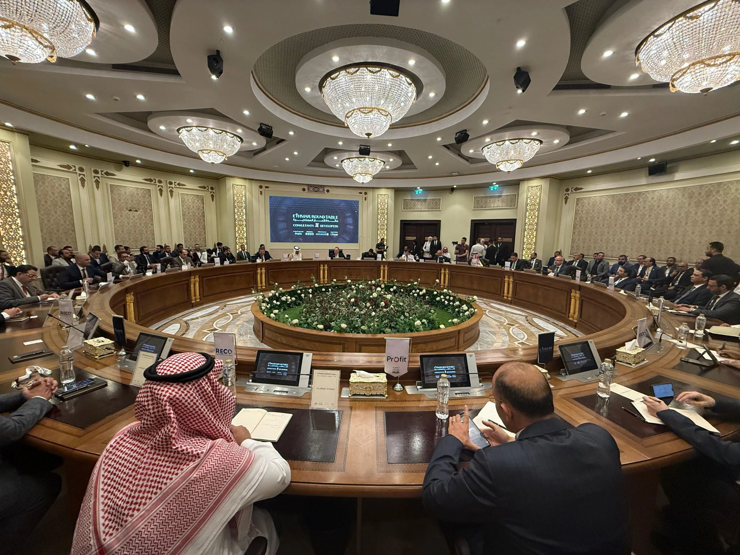 الرئيس التنفيذي لشركة «الصفوة للتطوير العمراني SUD» يشارك في حلقة النقاش لـ«Ethmar» الرئيس التنفيذي لشركة «الصفوة للتطوير العمراني SUD» يشارك في حلقة النقاش لـ«Ethmar»
