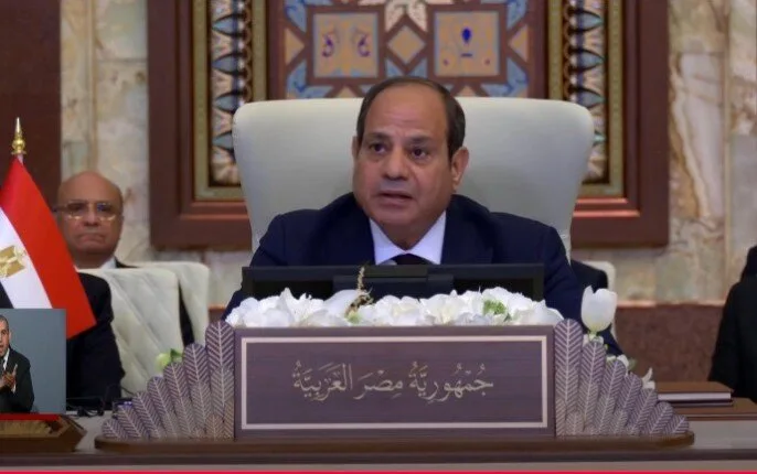 الرئيس السيسي: أهمية استئناف حركة الملاحة بشكل طبيعي في مضيق باب المندب والبحر الأحمر الرئيس السيسي: أهمية استئناف حركة الملاحة بشكل طبيعي في مضيق باب المندب والبحر الأحمر