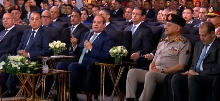 الرئيس السيسي: المشاريع الزراعية تتيح العديد من فرص العمل الكبيرة الرئيس السيسي: المشاريع الزراعية تتيح العديد من فرص العمل الكبيرة