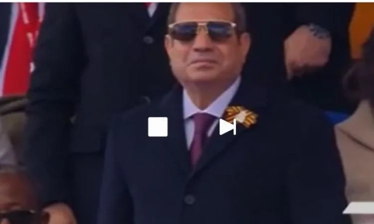 الرئيس السيسي والقادة يضعون اكليلا من الزهور على قبر الجندي المجهول