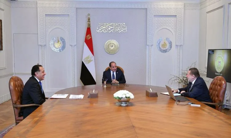 الرئيس السيسي يأمر بتوفير بيئة ملائمة لجذب استثمارات أجنبية إضافية. الرئيس السيسي يأمر بتوفير بيئة ملائمة لجذب استثمارات أجنبية إضافية.