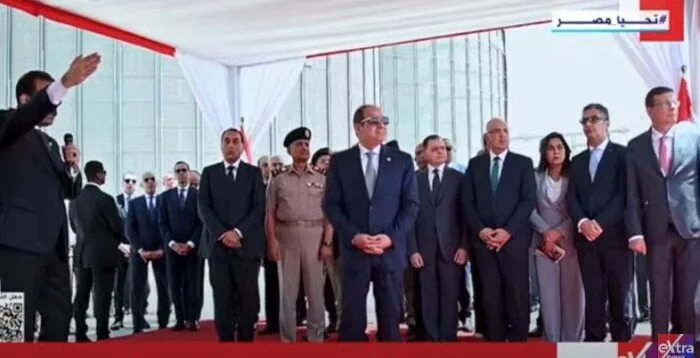 الرئيس السيسي يزور منطقة الصوامع في مدينة مستقبل مصر الصناعية.. فيديو الرئيس السيسي يزور منطقة الصوامع في مدينة مستقبل مصر الصناعية.. فيديو